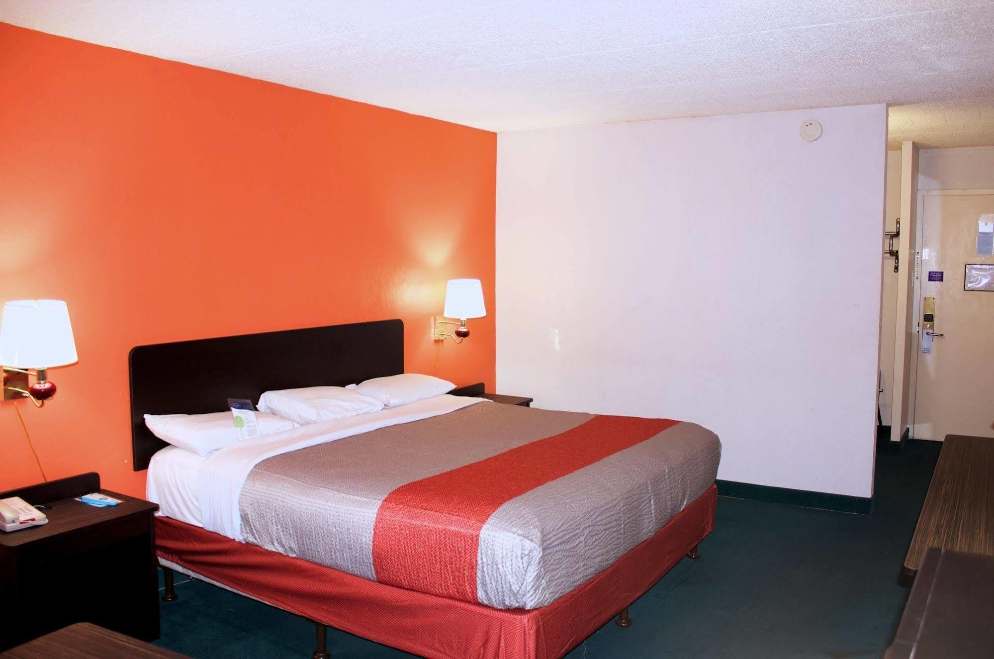 Motel 6-New Stanton, Pa Εξωτερικό φωτογραφία